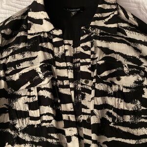 Bebe long sleeve button down shirt. Size small.